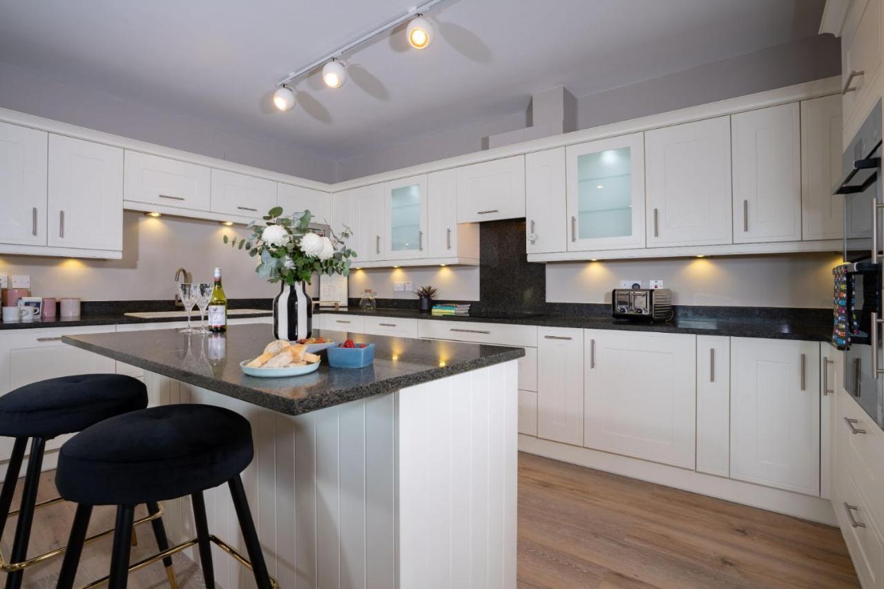 Brand New - Contemporary - 2 Bedroom - 2 Bathroom - Spacious Apartment - Lake Views Ambleside Exterior photo